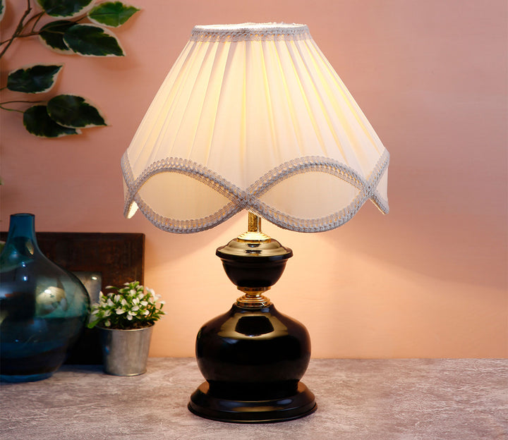 Off-White Vintage Table Lamp
