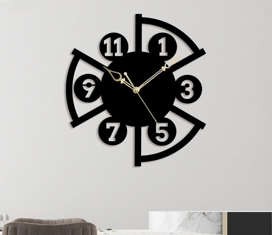 Simple Metal Wall Clock with Numbers