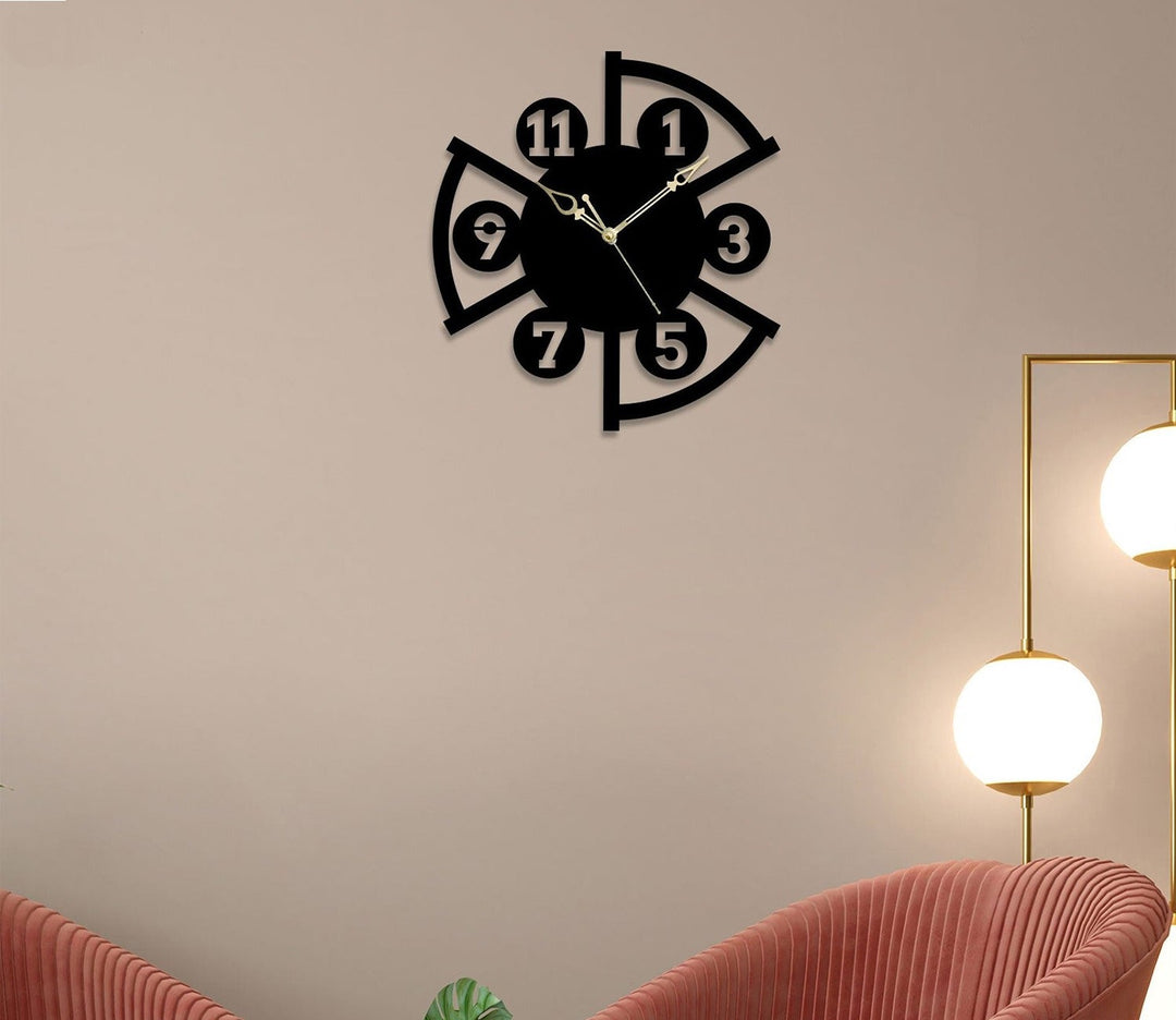 Simple Metal Wall Clock with Numbers