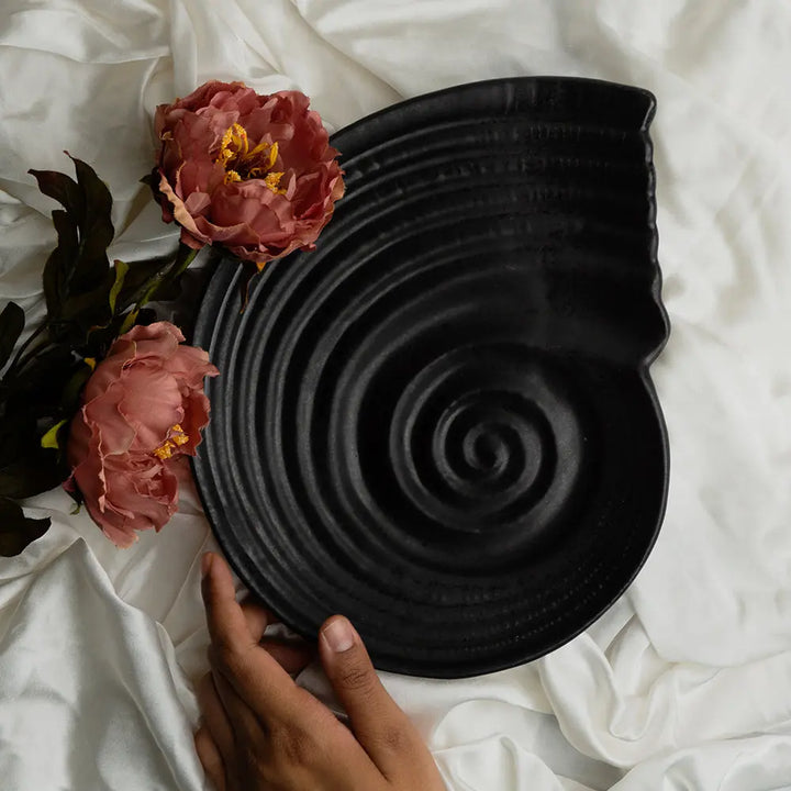 Ceramic Shell Serving Platter - Dishwasher & Microwave Safe | Artistic Ceramic Shell Serving Platter - Black