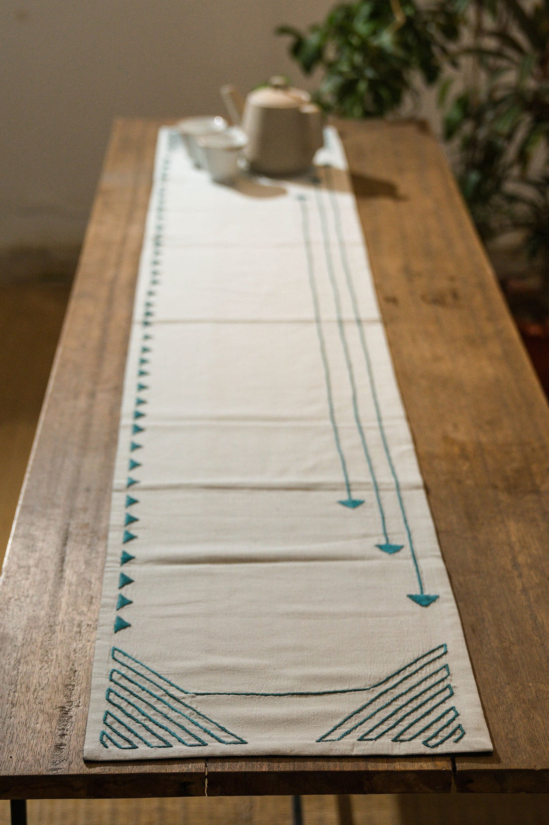 White & Blue Cotton Table Runner - Geometric Pattern | Falto - Handwoven Table Runner - White & Blue