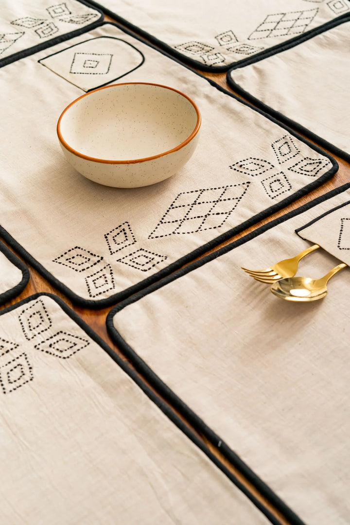 6-Piece Handwoven Cotton Table Mats Set | Suave Handwoven Table Mats Set Of 6 Pcs - Off White & Black
