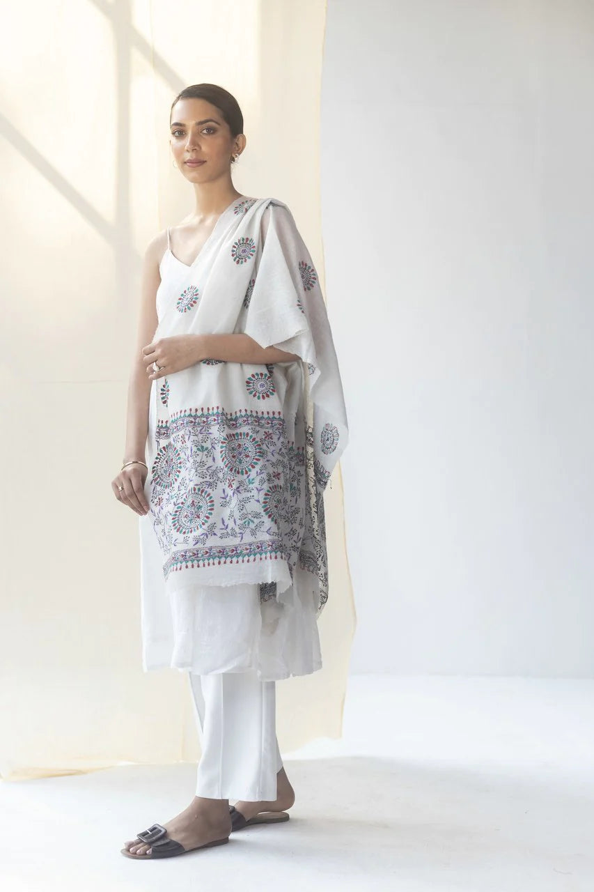 Embroidered White Cashmere Stole | Vivre Cashmere Kantha Embroidered Stole - White