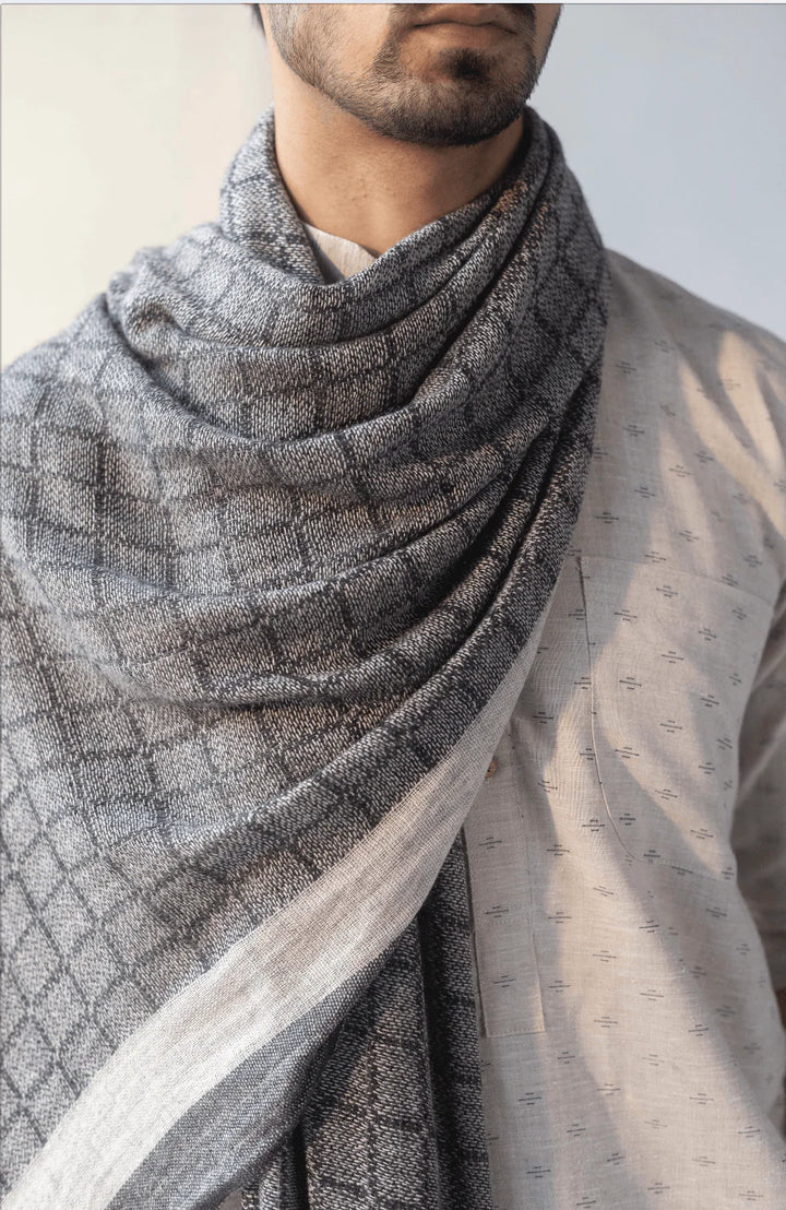 Soft Cashmere Stole: Gray and Black Check Print, 75cm x 210cm | Vadon Soft Cashmere Stole - Gray & Black