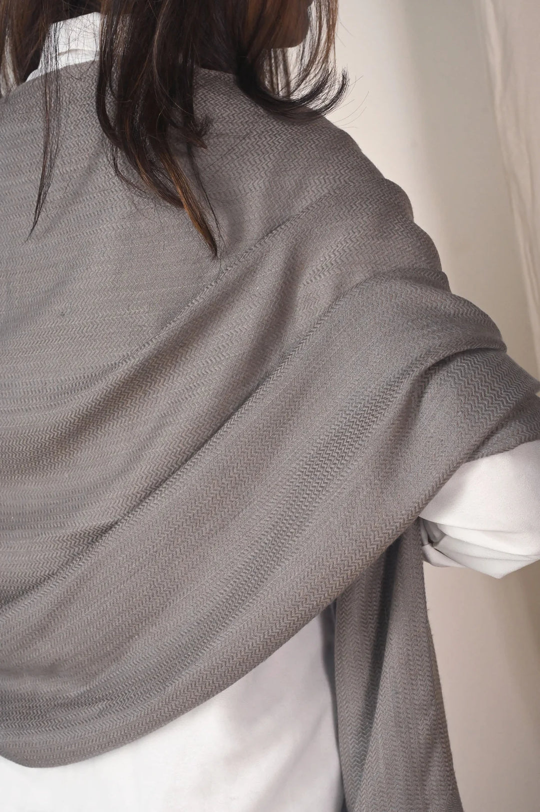 Pashmina Gray Stole with Herringbone Pattern | Pasham Handwoven Pashmina Stole - Gray