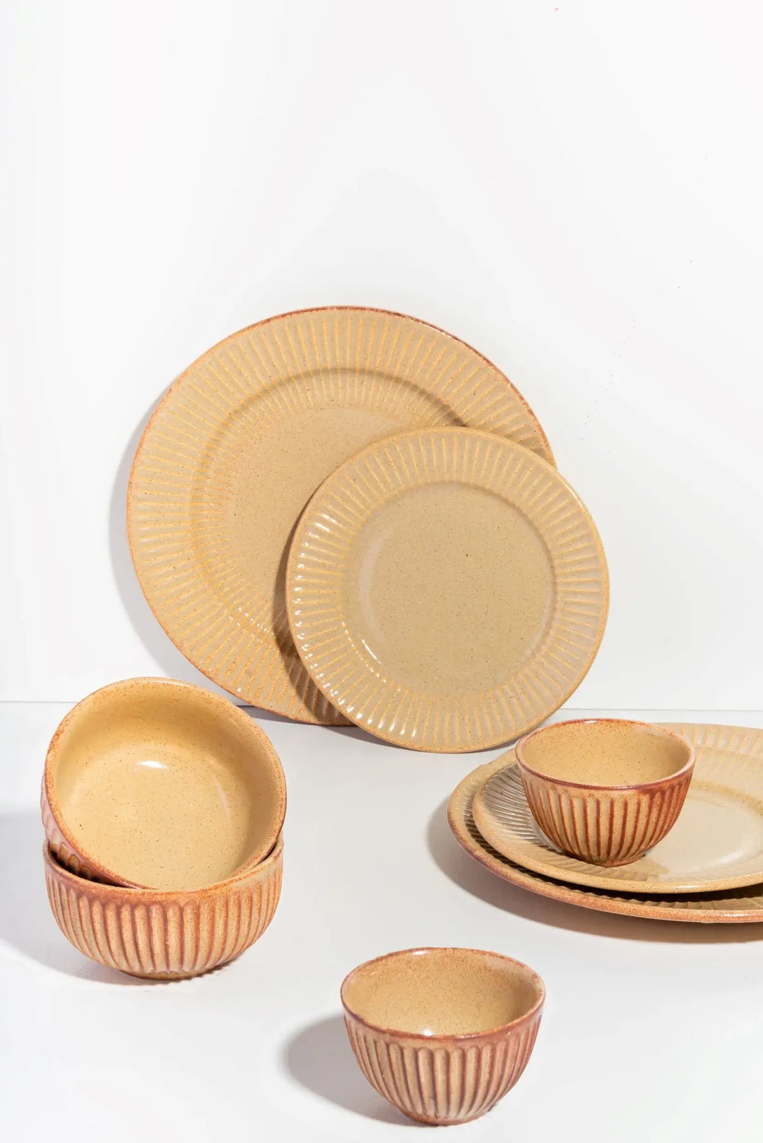Ceramic Dinner Set for 4 People | Gold Rimmed Ceramic Dinner Set of 8pcs