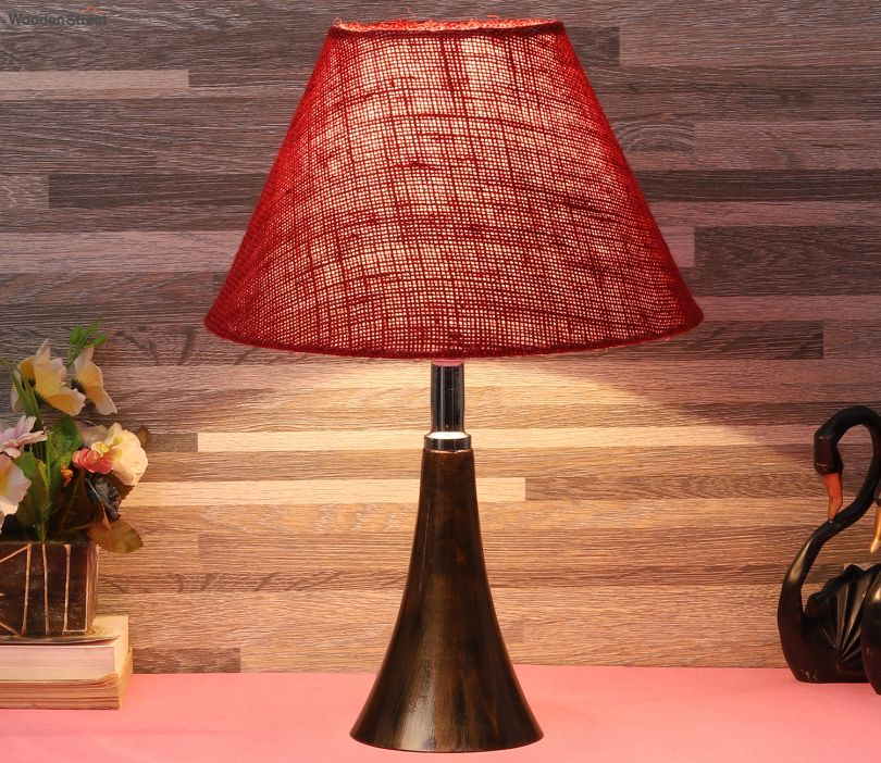 Red Metal Table Lamp