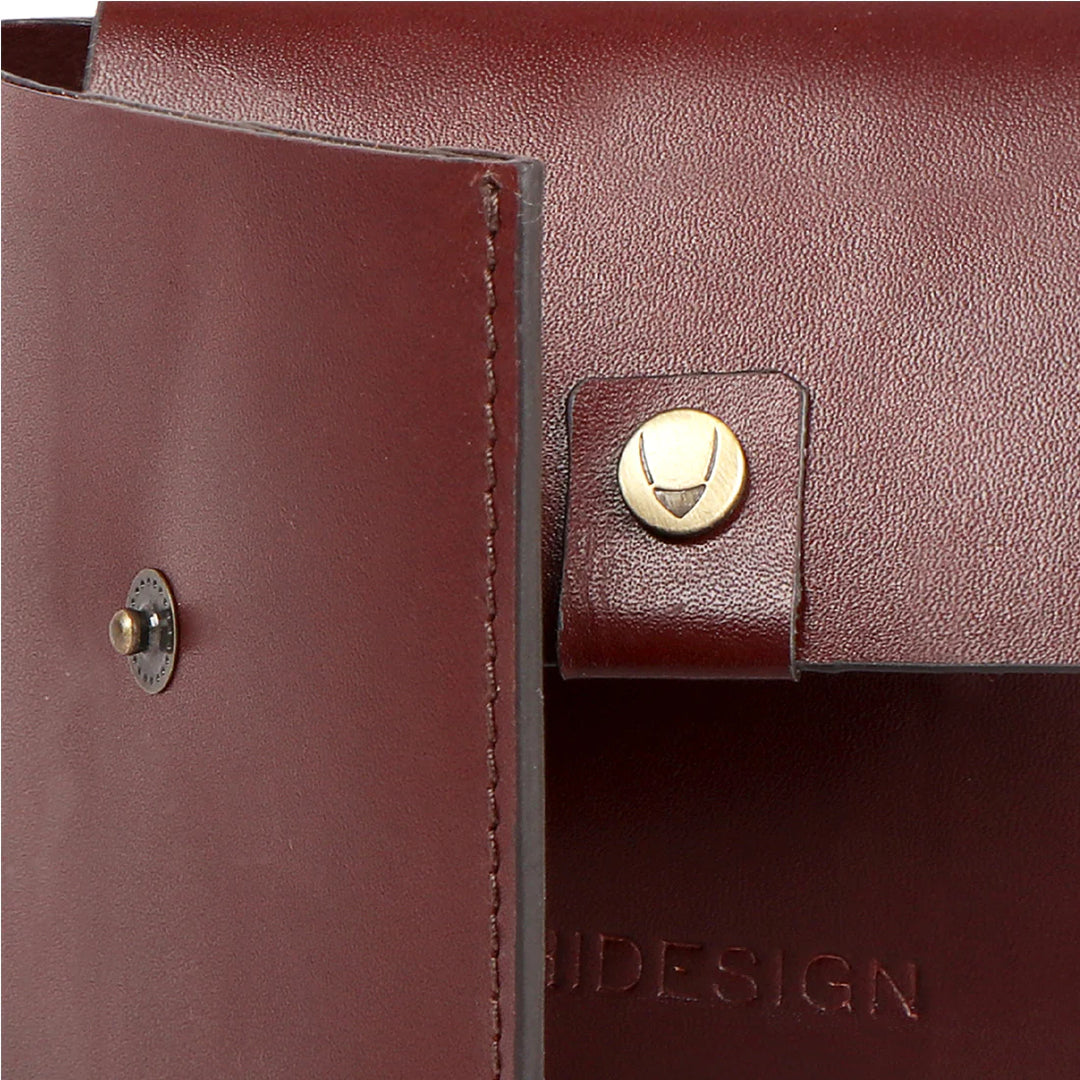 Men's Leather Bi-Fold Wallet | Signature Press Bi-Fold Wallet